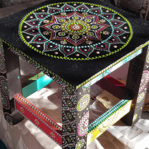 Díszek pontozó technikával