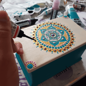 Díszek pontozó technikával